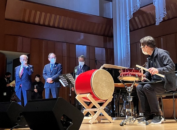 写真：玉城知事がコンサートに出席する様子2