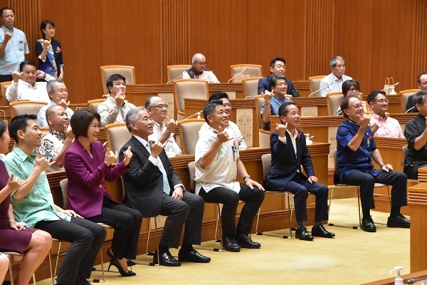 写真：沖縄県議会本会議場の様子1