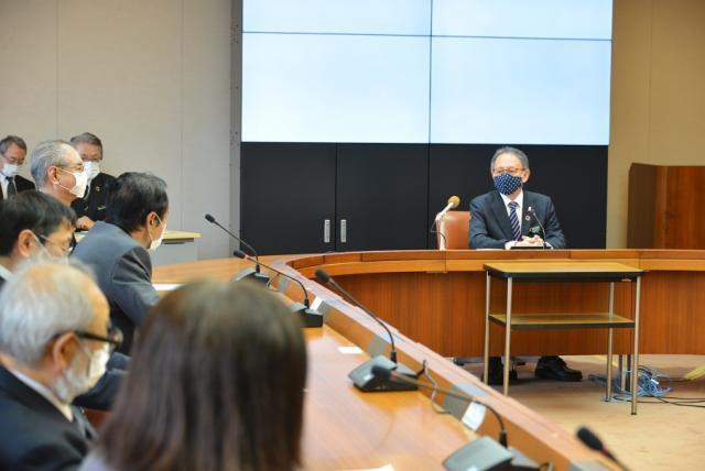 写真：委員会の様子1