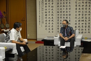 写真：寄付金贈呈の様子2