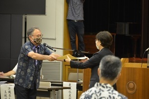 写真:贈呈式の様子2