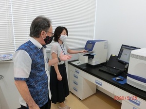写真:医療現場視察の様子2