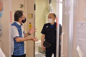 写真:医療現場視察の様子3