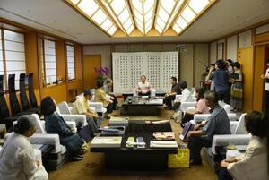 写真:表敬訪問の様子2