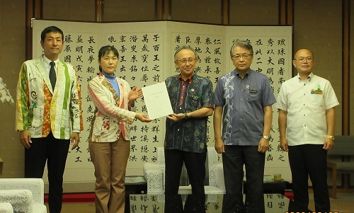 写真：中間報告会の様子