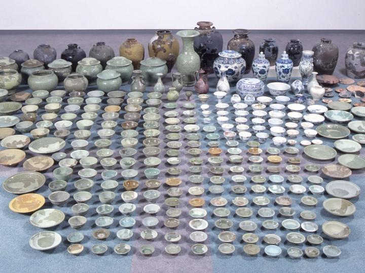 写真：出土陶磁器