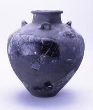 写真:中国産の褐釉陶器