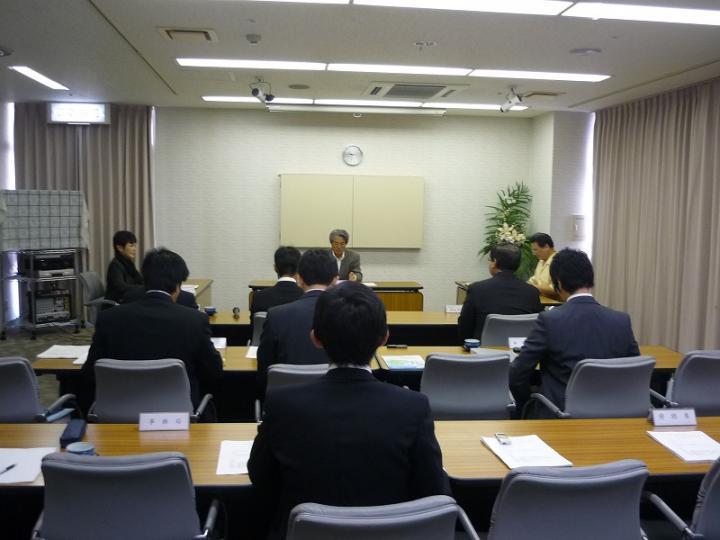 写真：評価委員会　会議の様子