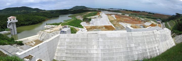 写真:洪水吐(平成23年5月撮影)