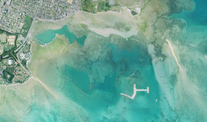 写真：平成16年度中城湾港泡瀬地区航空