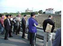 写真:小波津川川づくり協議会現場視察