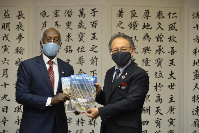 写真:知事と大使1