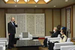 写真:電話対話の様子