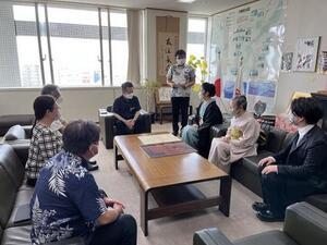 写真:表敬の様子2