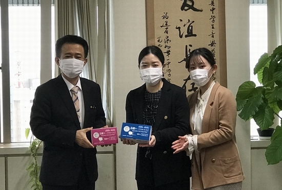 写真:寄贈表敬の様子1