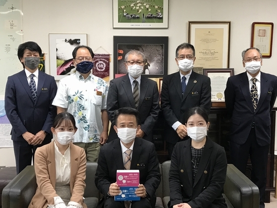 写真:寄贈表敬の様子2