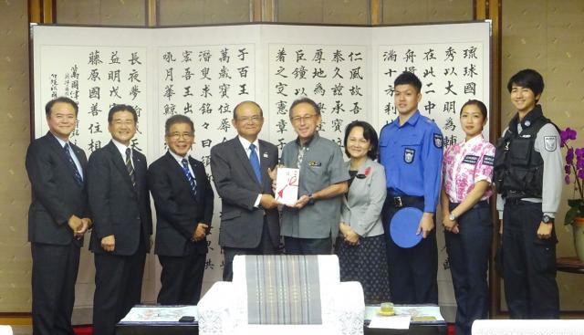 玉城知事、喜屋武盛賢氏等集合写真