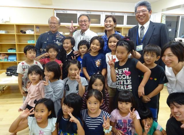写真:記念撮影の様子