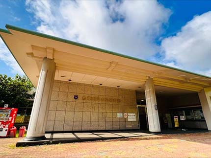 写真：糸満市立中央図書館