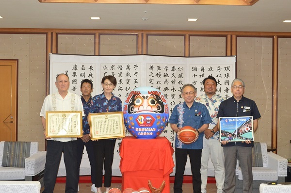 写真：三屋裕子会長等の表敬