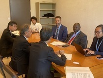 知事とサワンヤナ氏