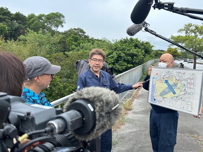 オレリャーナ氏　大工廻川視察