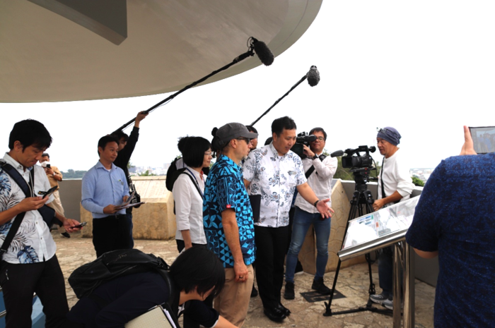 オレリャーナ氏　嘉数高台公園視察