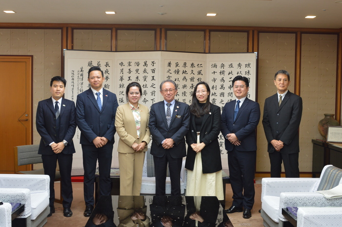 在福岡ベトナム社会主義共和国総領事の玉城知事表敬